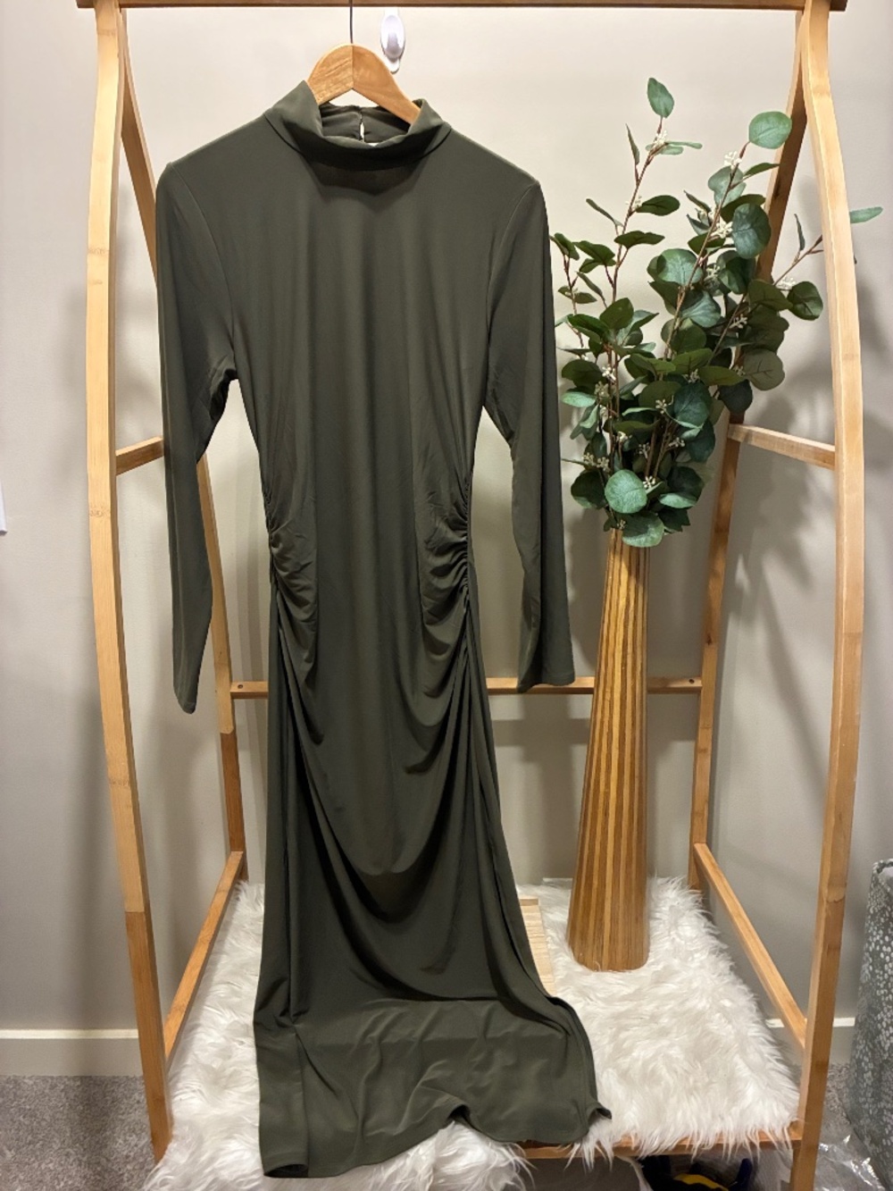 Wilfred Olive Rushed Maxi Dress with Keyhole Back a116